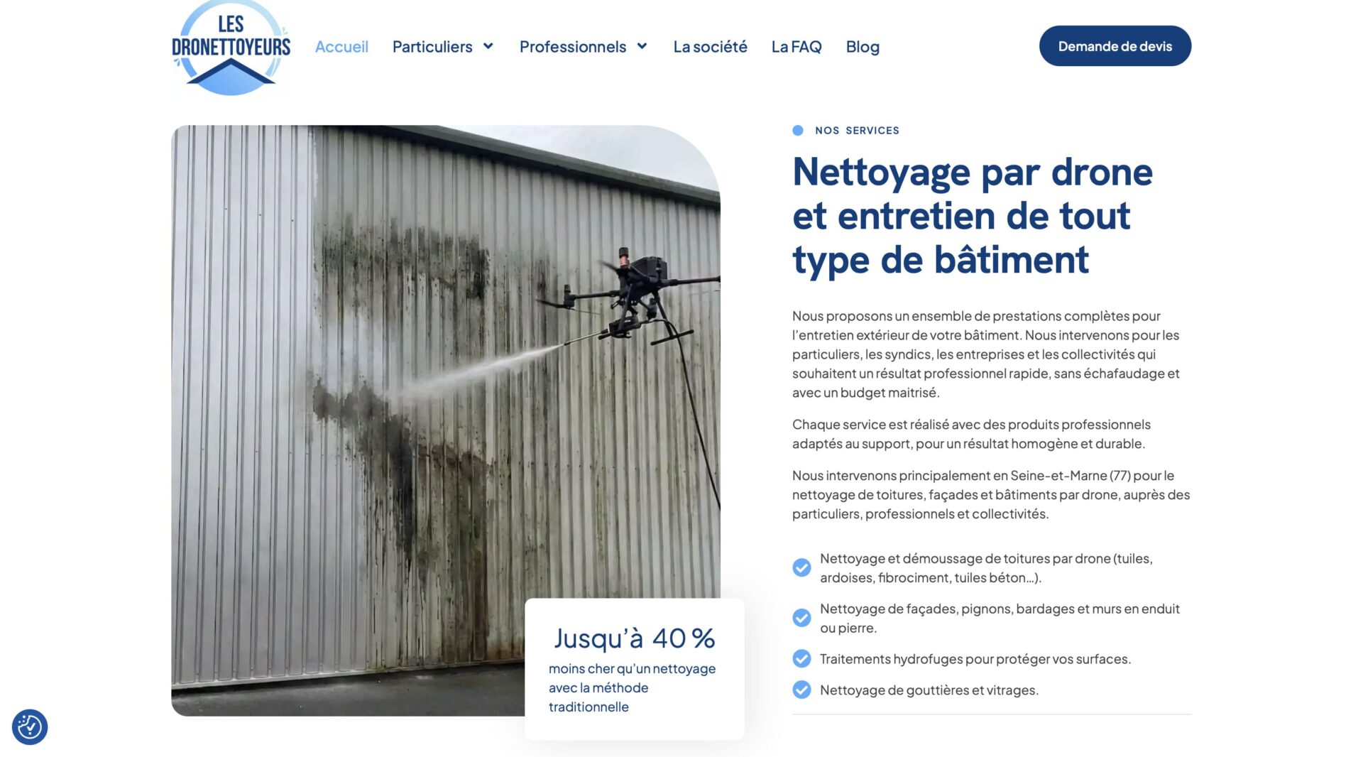 Capture d'&eacute;cran issue de la cr&eacute;ation de site internet pour Les Dronettoyeurs, montrant la page d'accueil avec un drone en train de nettoyer un bardage m&eacute;tallique.